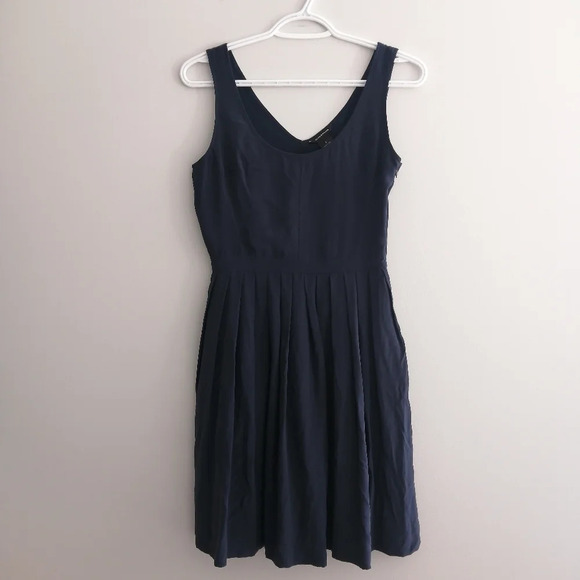 Club Monaco Navy Silk Sleeveless V-Neck Dress with Pleating and Pockets 2 - Picture 2 of 15
